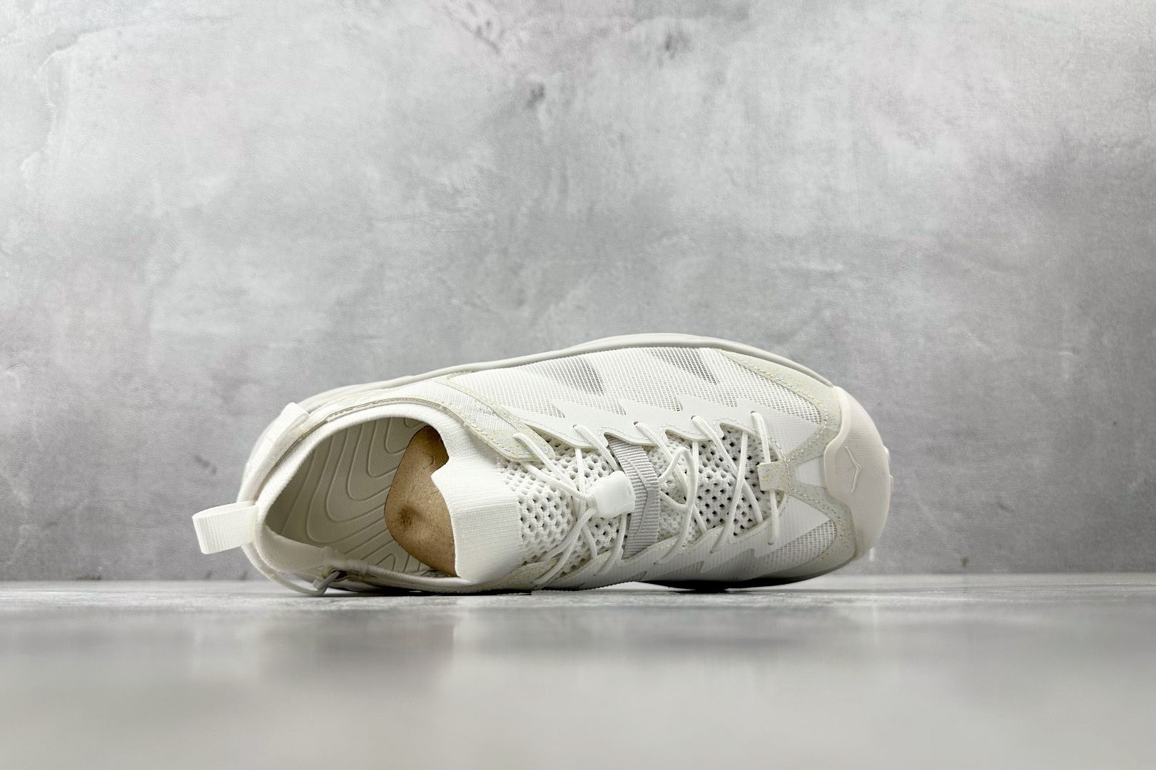 H 版 本地
HOKA ONE ONE HOPARA 2 米色

货号：-RAWW
尺码：36 36.5