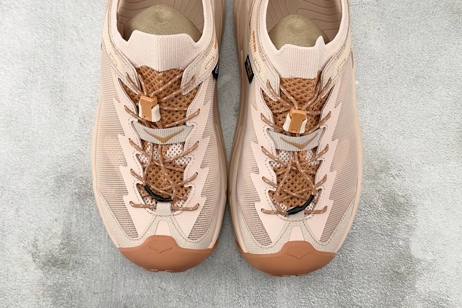 H 版 本地
HOKA ONE ONE HOPARA 2 霍帕拉 粉色

货号：-CMCD
尺码：36 