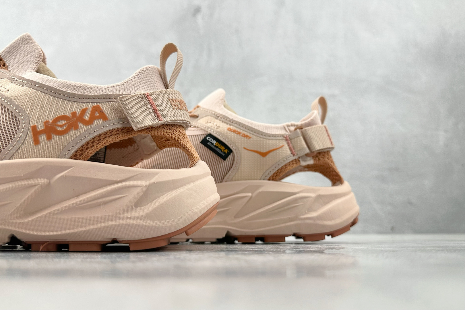 H 版 本地
HOKA ONE ONE HOPARA 2 霍帕拉 粉色

货号：-CMCD
尺码：36 