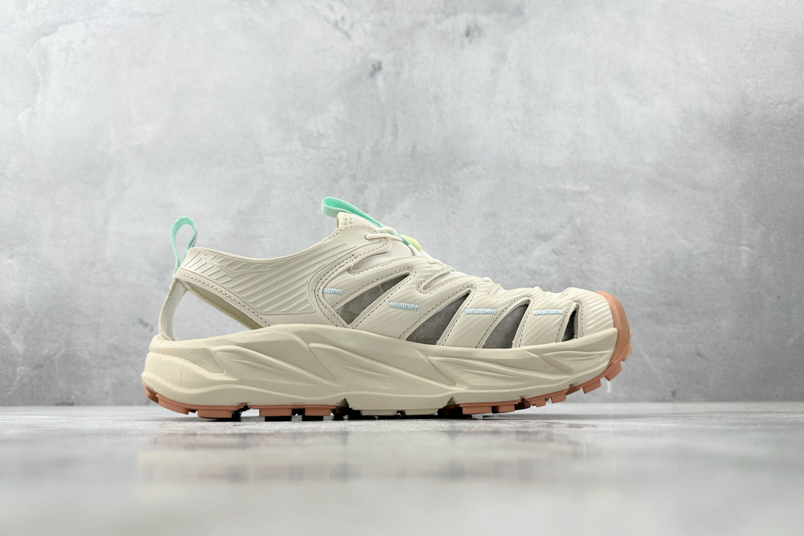 H 版 本地
HOKA ONE ONE Hopara OG 米色

货号：-OKT
尺码：36 36.5