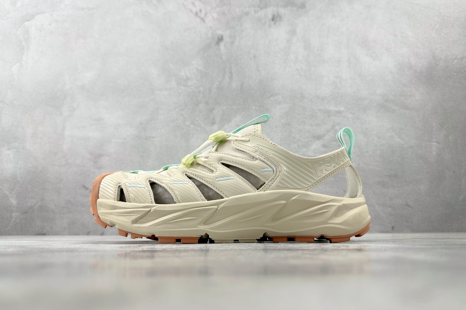 H 版 本地
HOKA ONE ONE Hopara OG 米色

货号：-OKT
尺码：36 36.5