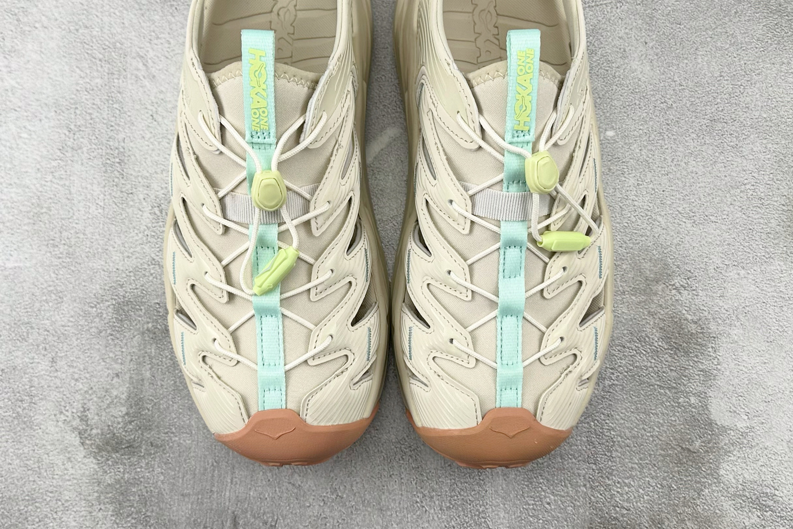 H 版 本地
HOKA ONE ONE Hopara OG 米色

货号：-OKT
尺码：36 36.5