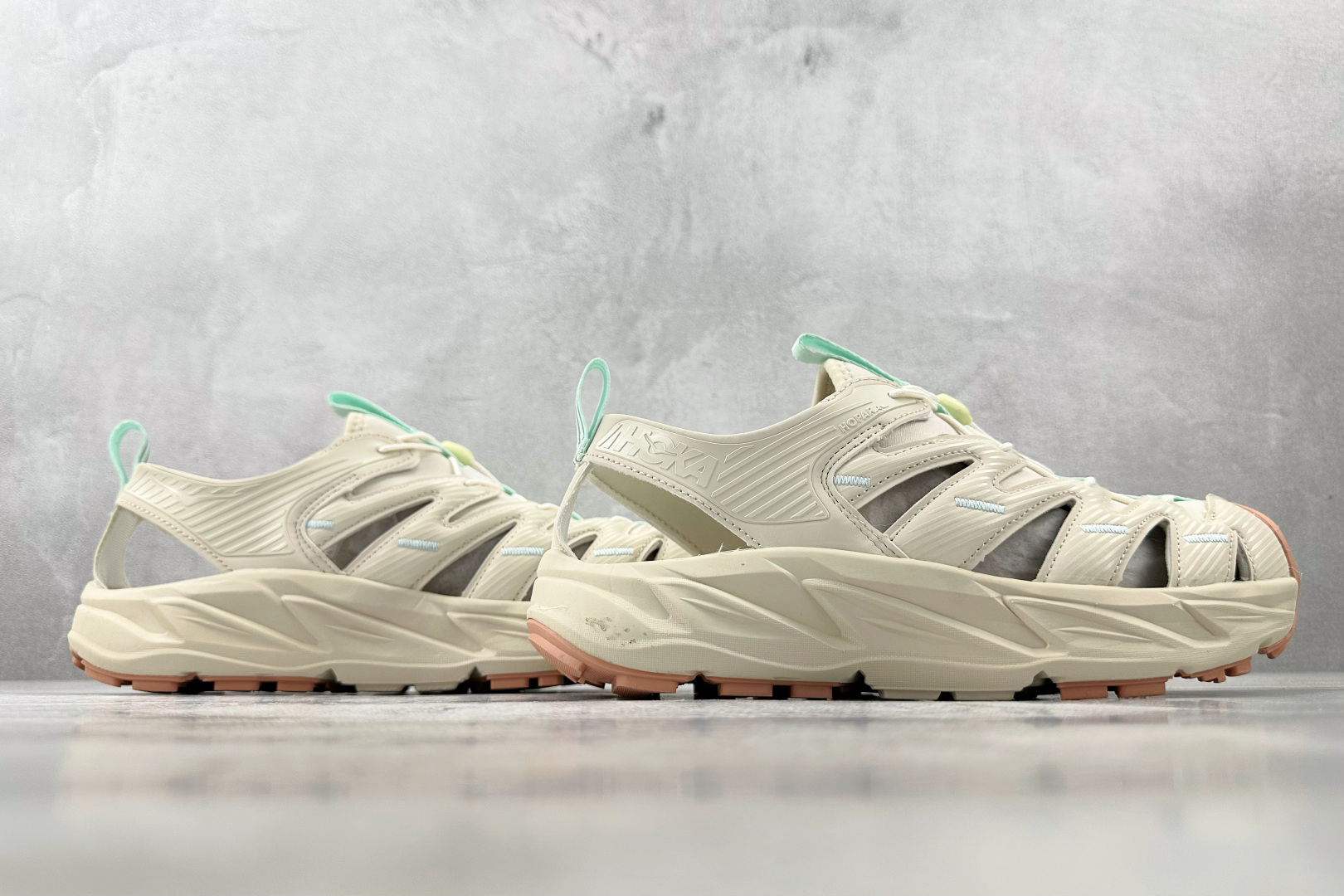 H 版 本地
HOKA ONE ONE Hopara OG 米色

货号：-OKT
尺码：36 36.5