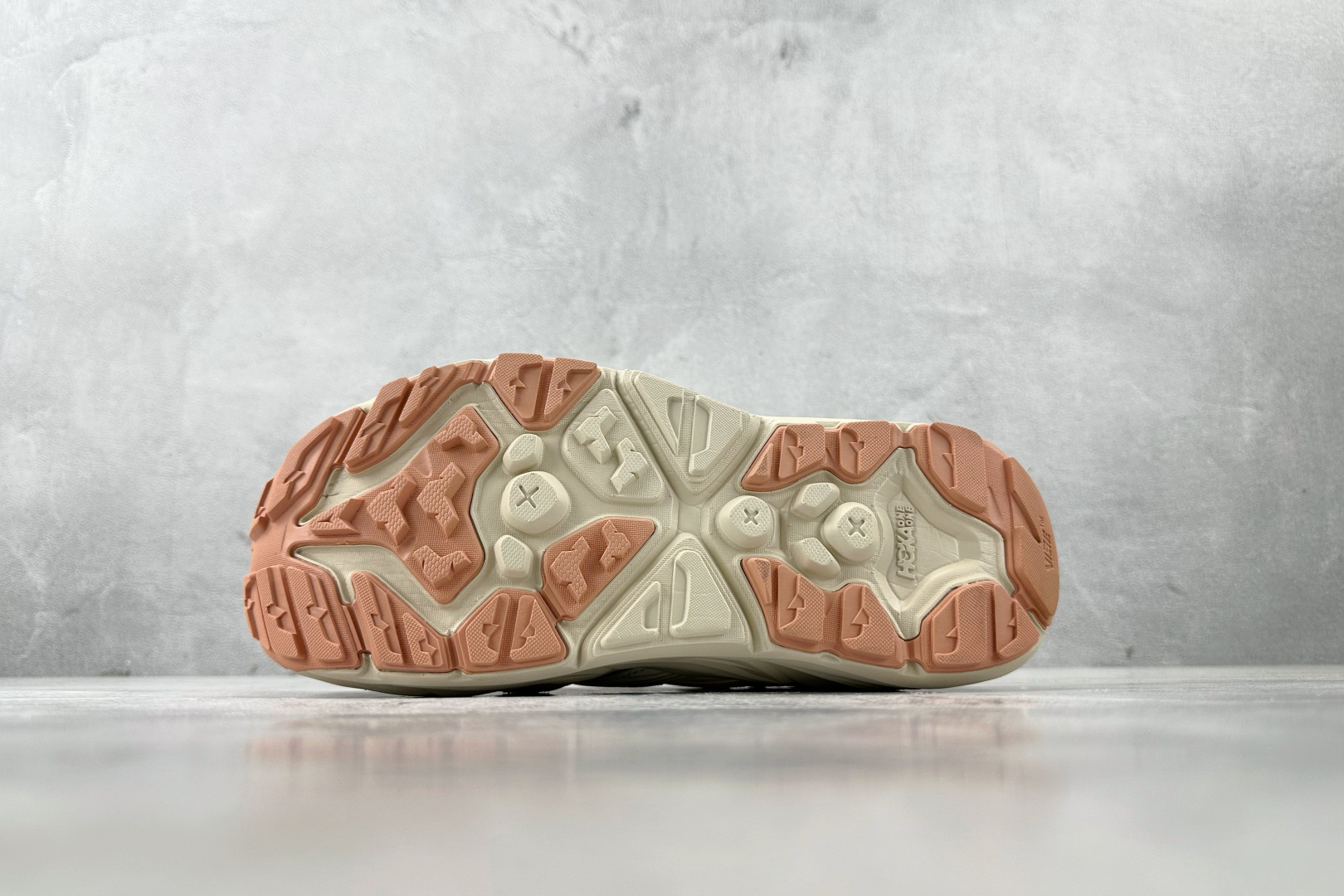 H 版 本地
HOKA ONE ONE Hopara OG 米色

货号：-OKT
尺码：36 36.5