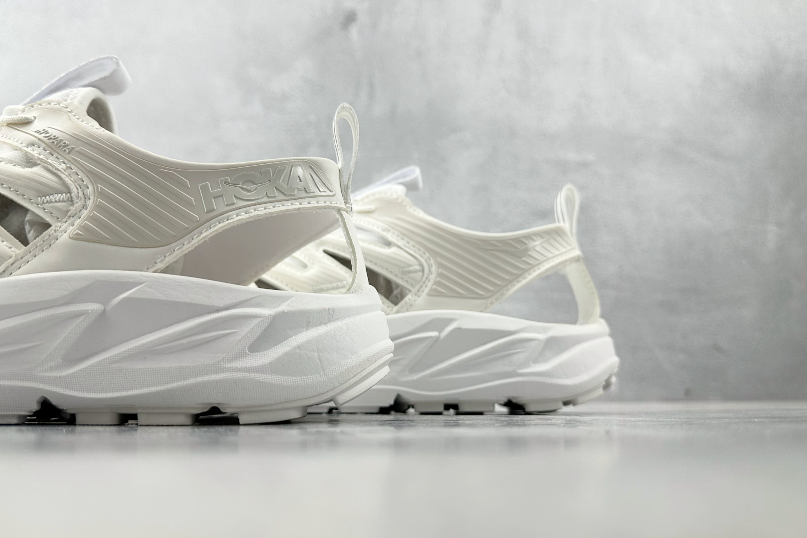 H 版 本地
HOKA ONE ONE 白色

货号：UWHWH
尺码：36 36.5 37 38.5 
