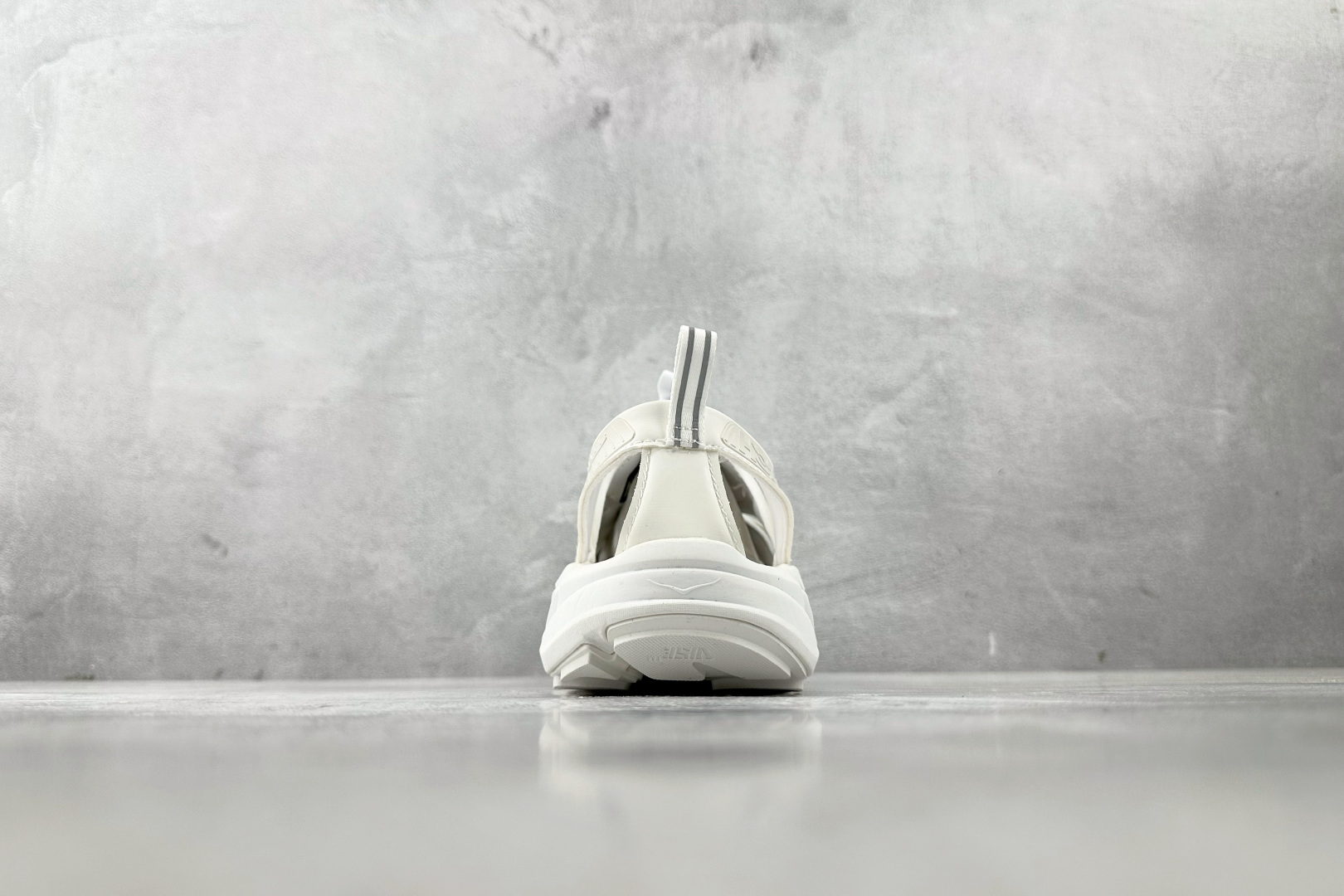 H 版 本地
HOKA ONE ONE 白色

货号：UWHWH
尺码：36 36.5 37 38.5 