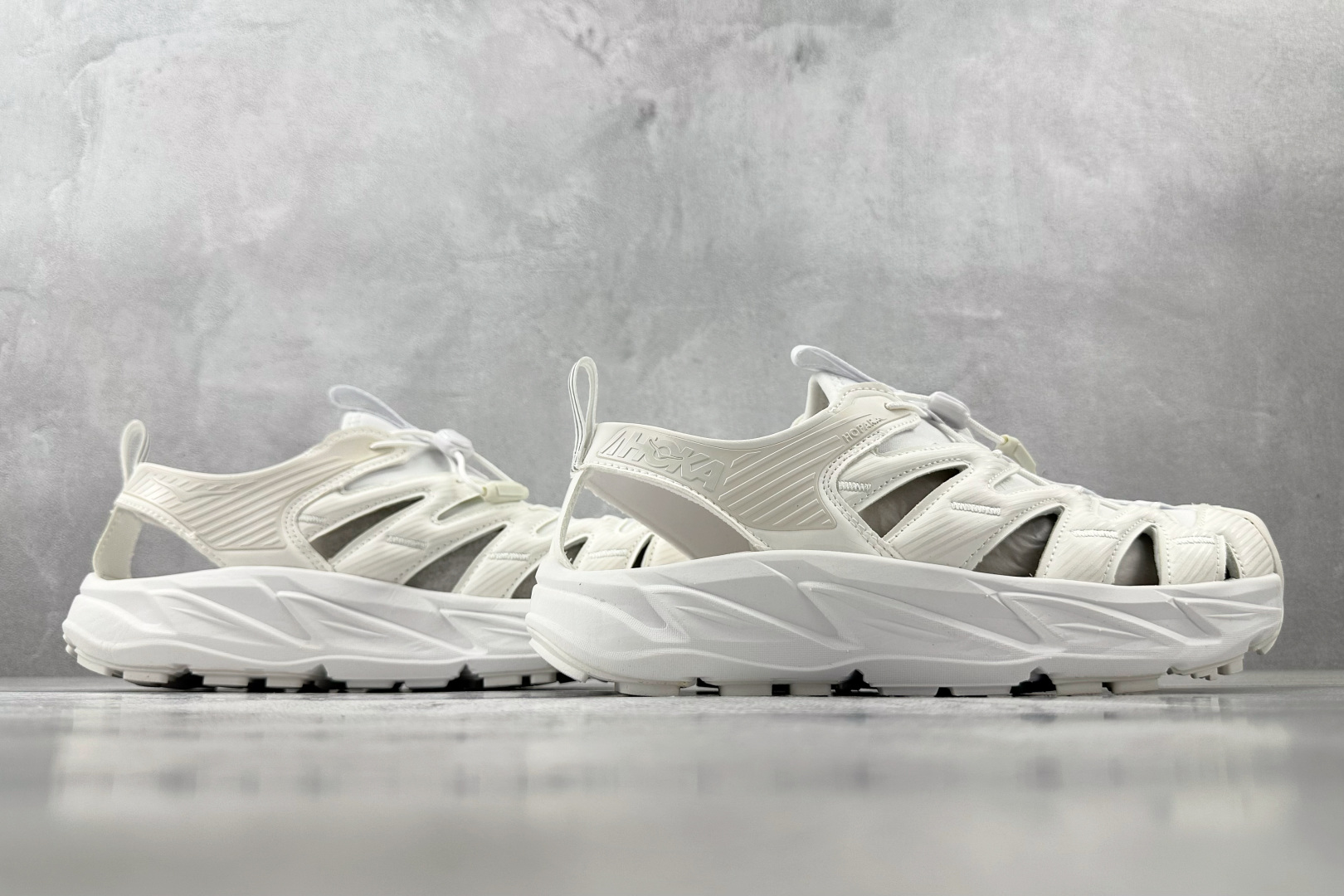 H 版 本地
HOKA ONE ONE 白色

货号：UWHWH
尺码：36 36.5 37 38.5 