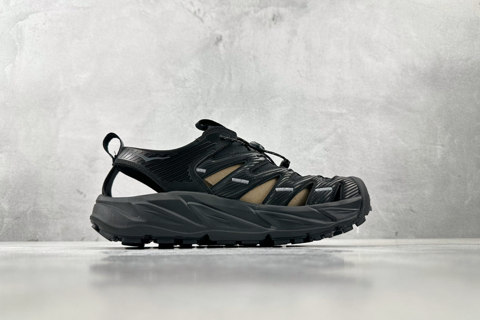 H 版 本地
HOKA ONE ONE Hopara OG 霍帕拉 黑灰

货号：-BDSD
尺码：36
