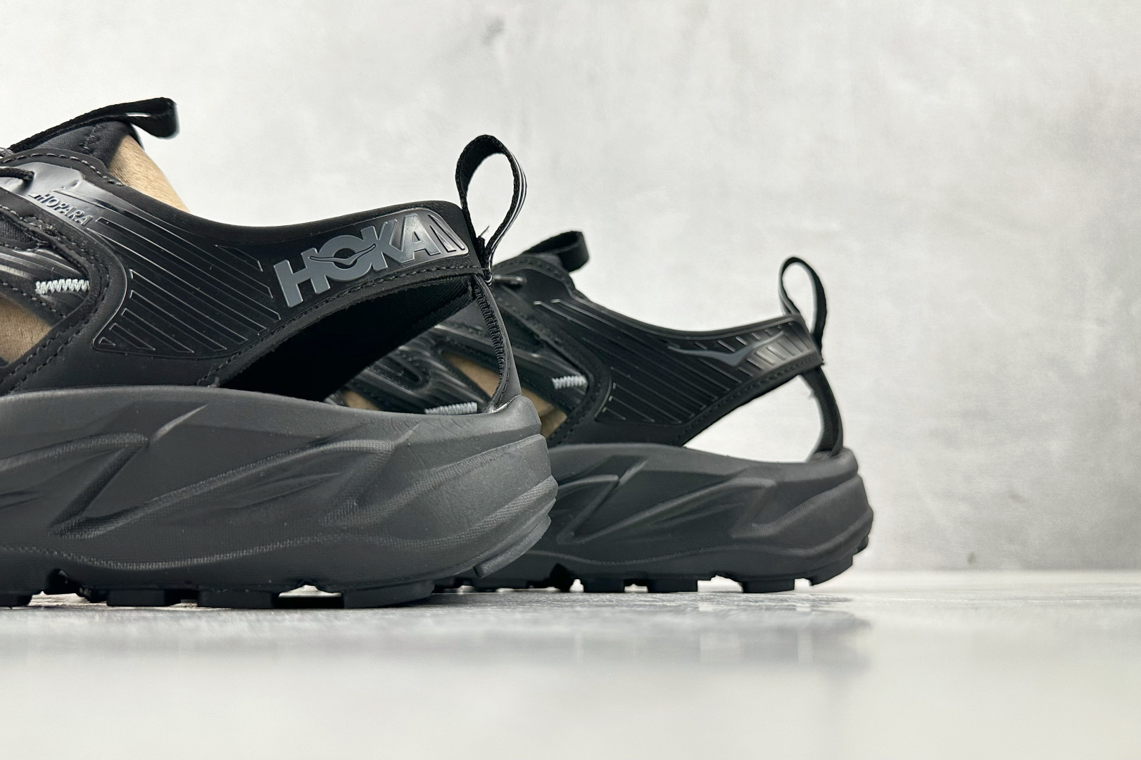 H 版 本地
HOKA ONE ONE Hopara OG 霍帕拉 黑灰

货号：-BDSD
尺码：36