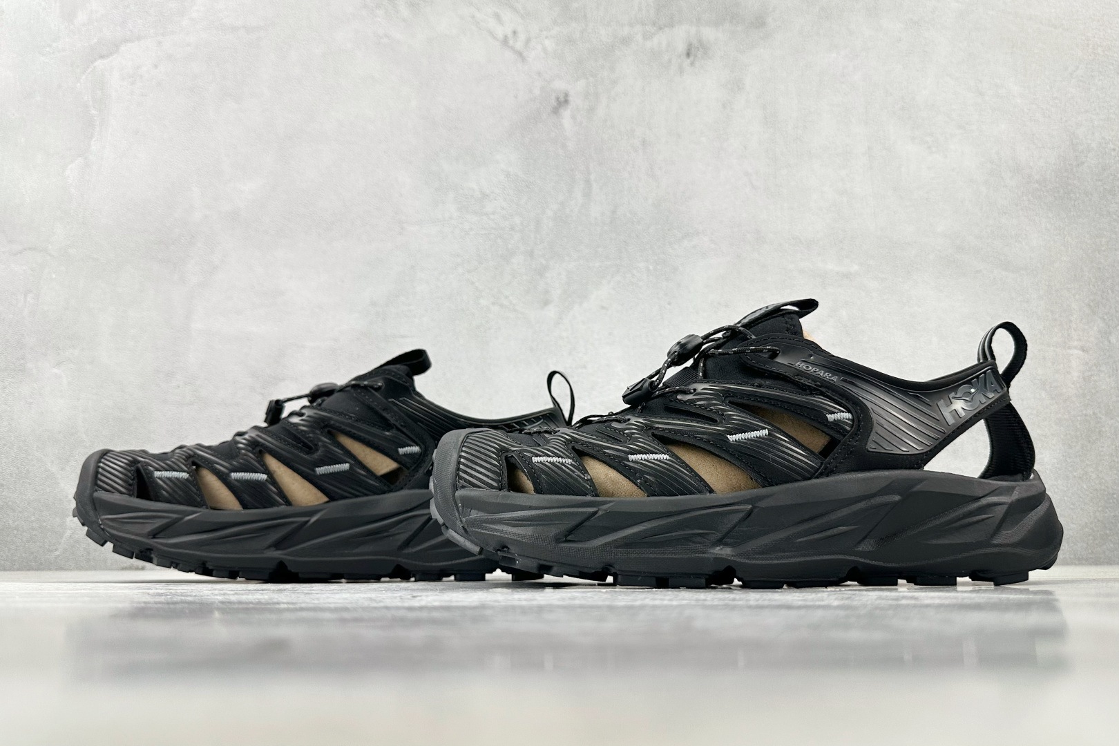 H 版 本地
HOKA ONE ONE Hopara OG 霍帕拉 黑灰

货号：-BDSD
尺码：36