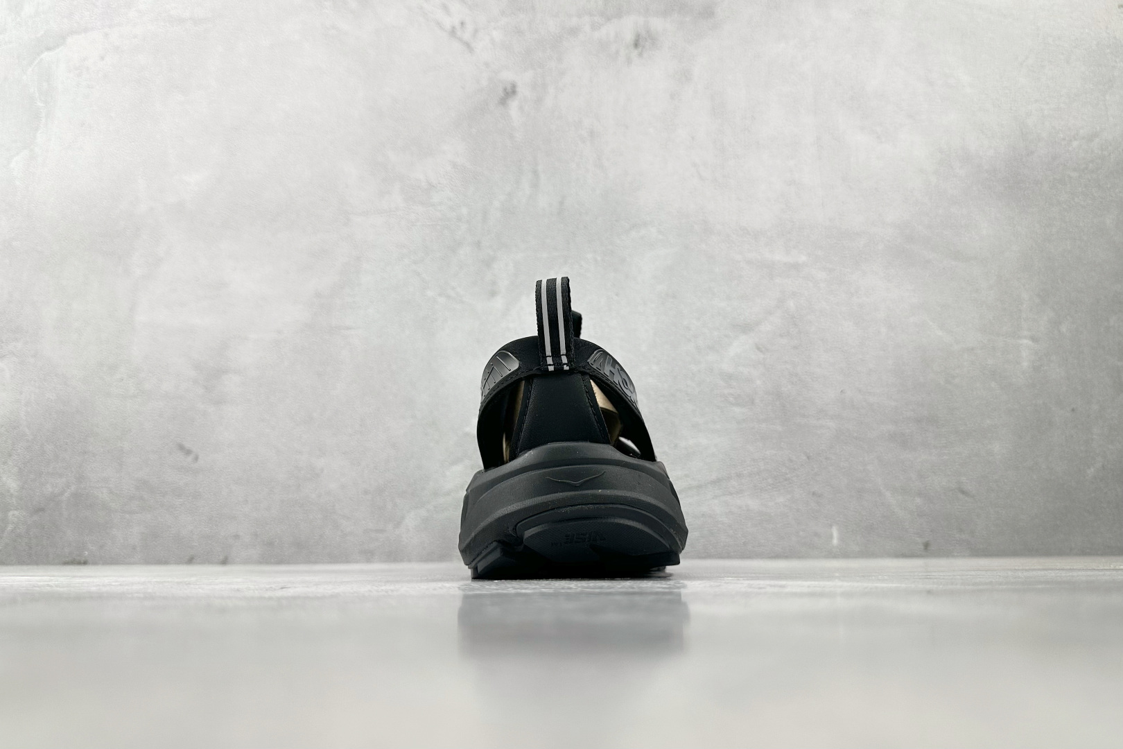 H 版 本地
HOKA ONE ONE Hopara OG 霍帕拉 黑灰

货号：-BDSD
尺码：36