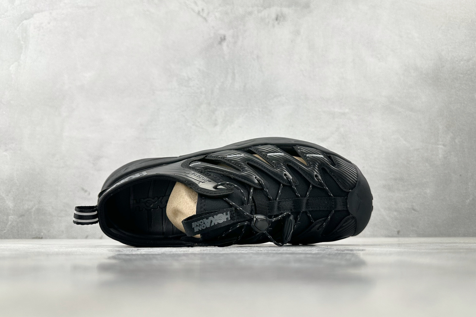 H 版 本地
HOKA ONE ONE Hopara OG 霍帕拉 黑灰

货号：-BDSD
尺码：36