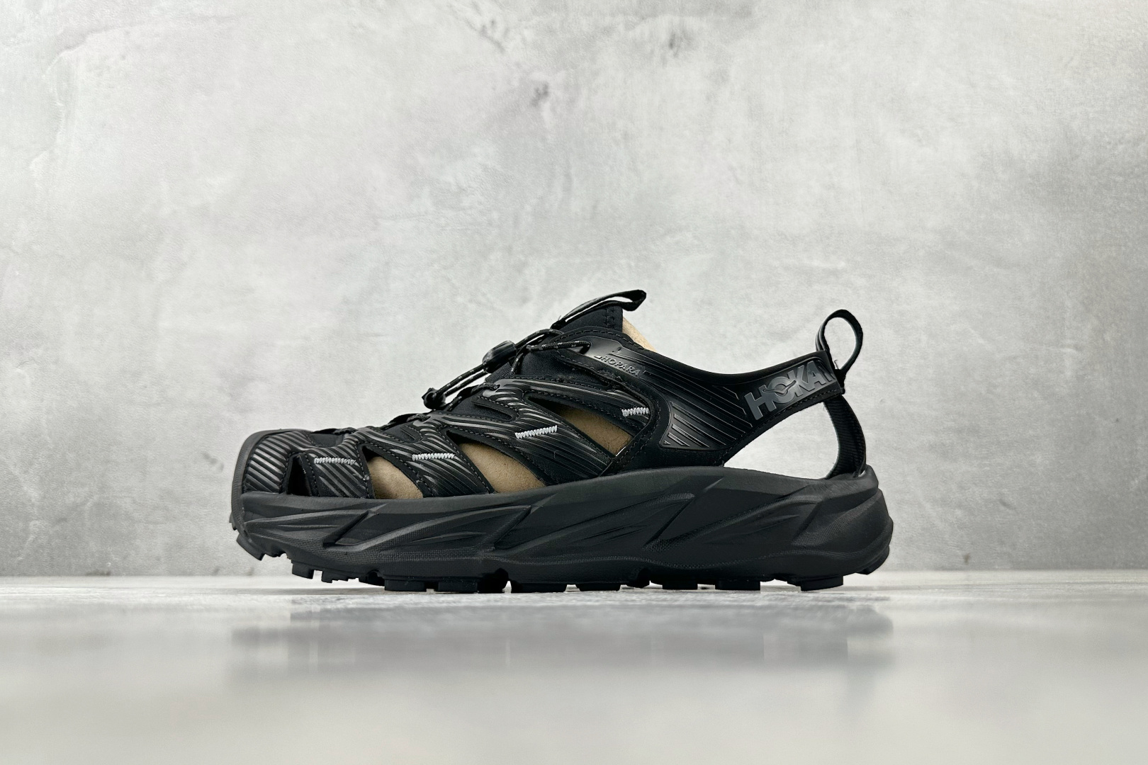 H 版 本地
HOKA ONE ONE Hopara OG 霍帕拉 黑灰

货号：-BDSD
尺码：36