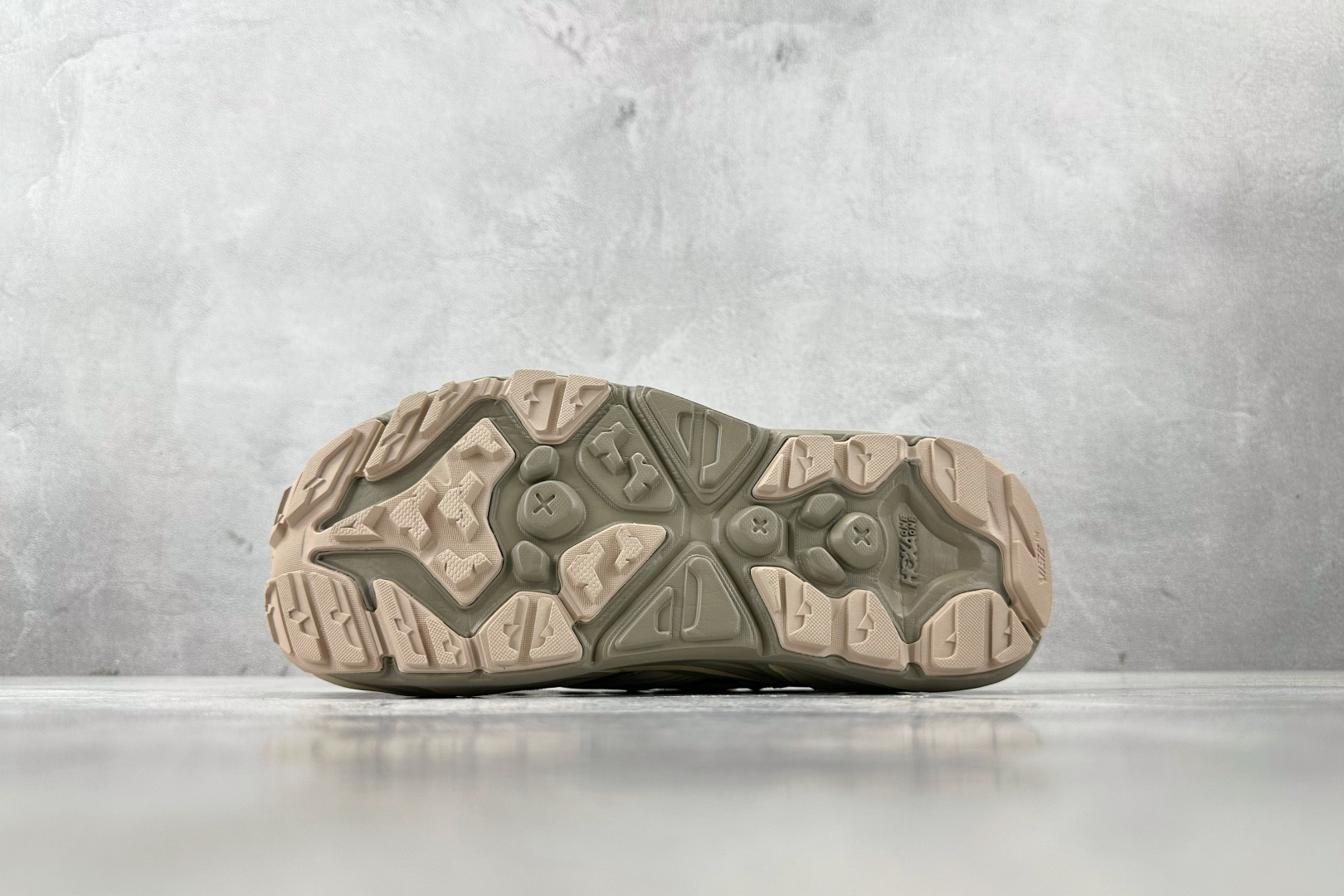 H 版 本地
HOKA ONE ONE Hopara OG 霍帕拉 流沙色

货号：-SSDD
尺码：3