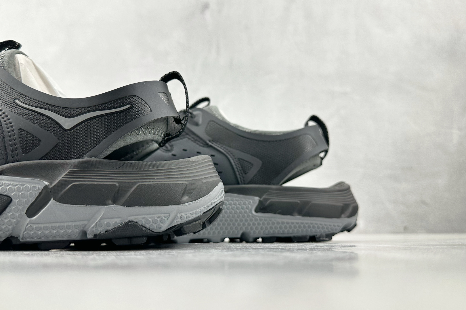 HOKA ONE ONE VIBRAM 黑色 1016311-ATBC