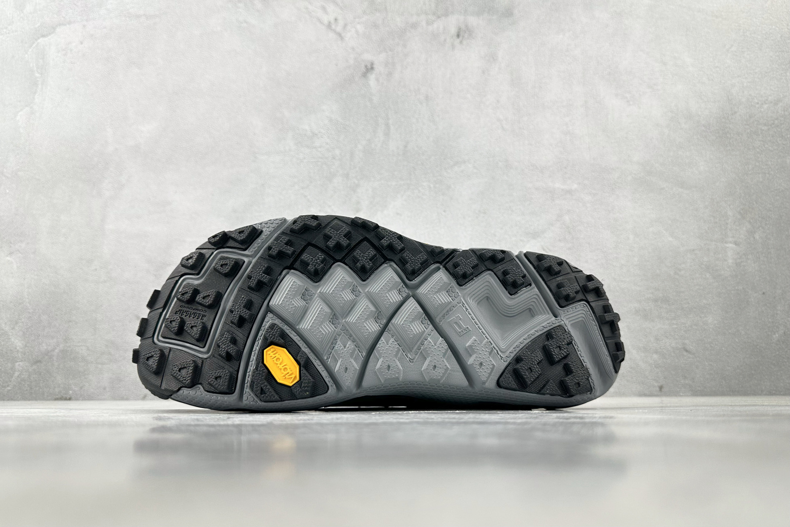 HOKA ONE ONE VIBRAM 黑色 1016311-ATBC