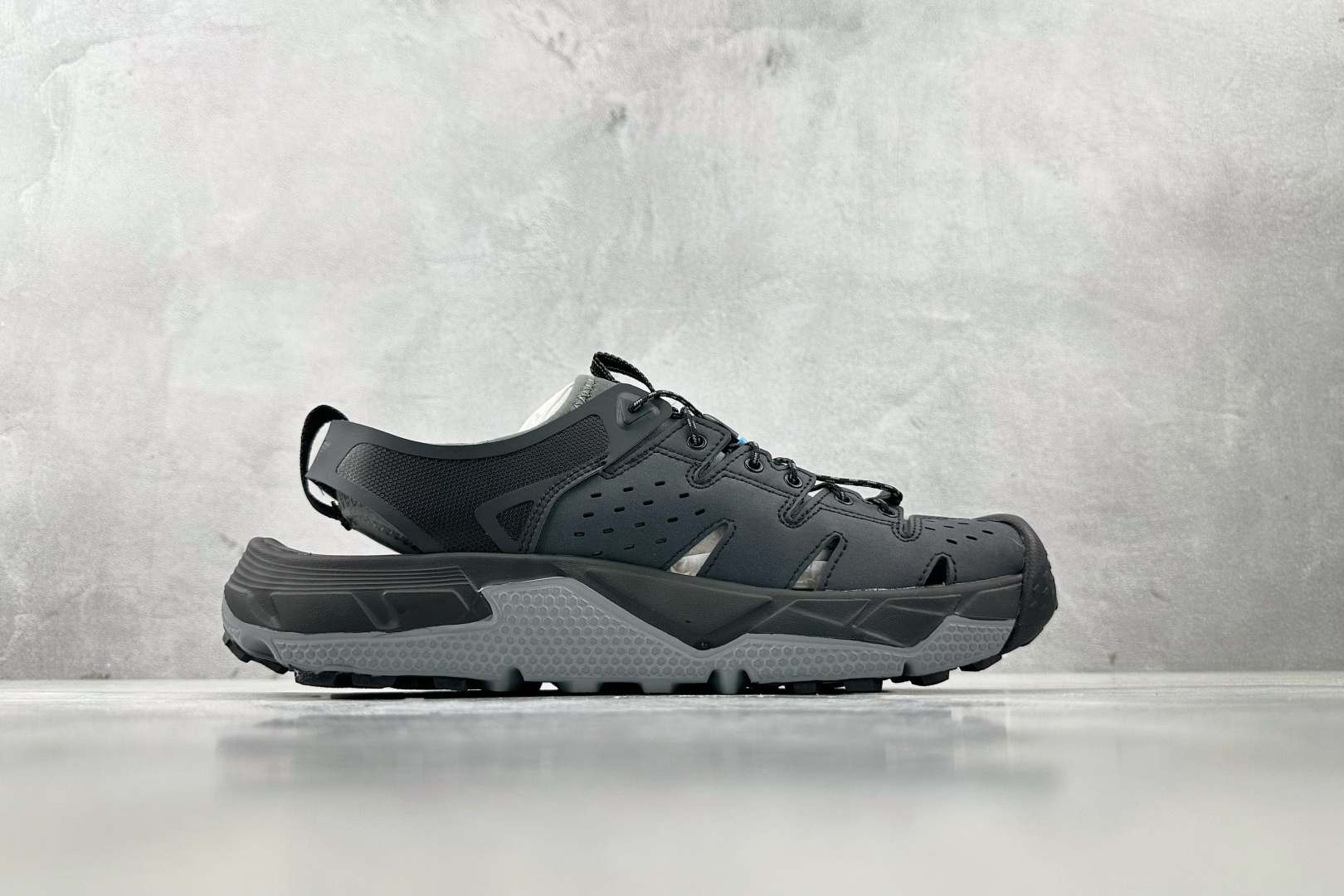 HOKA ONE ONE VIBRAM 黑色 1016311-ATBC