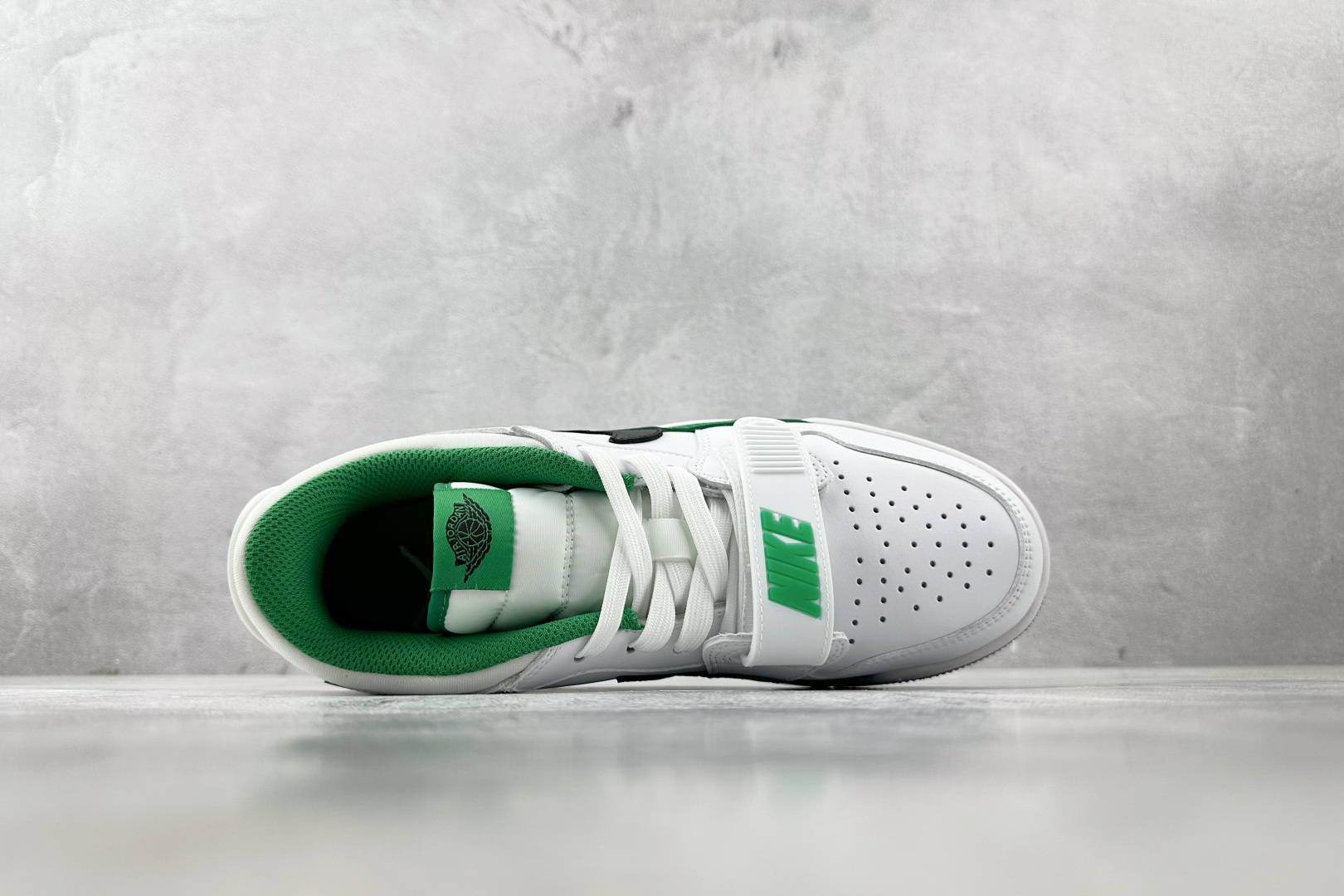 HJ 本地
Jordan Legacy 312 Air Jordan 白黑绿

货号：FN3406-10
