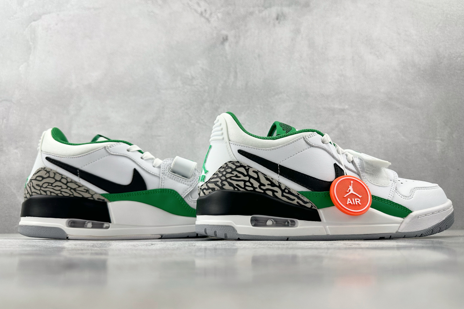 HJ 本地
Jordan Legacy 312 Air Jordan 白黑绿

货号：FN3406-10