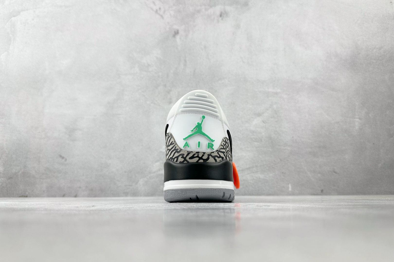 HJ 本地
Jordan Legacy 312 Air Jordan 白黑绿

货号：FN3406-10
