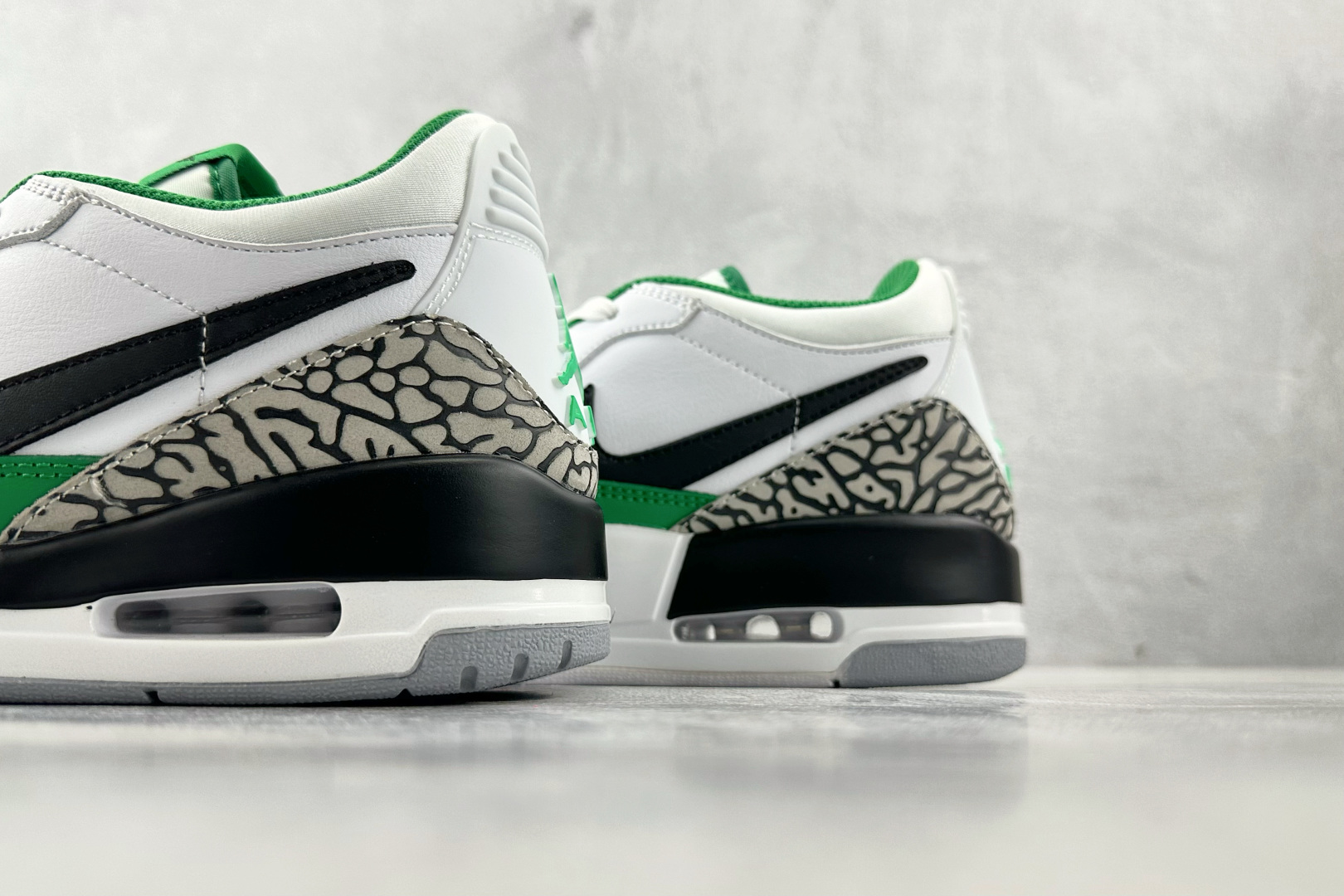 HJ 本地
Jordan Legacy 312 Air Jordan 白黑绿

货号：FN3406-10