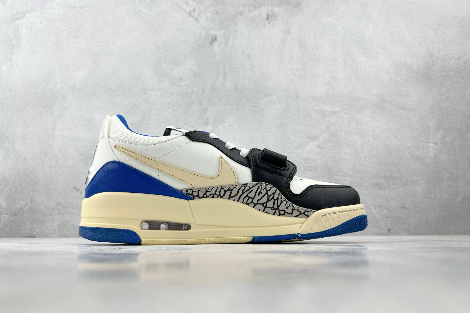 HJ 本地
Jordan Legacy 312 Air Jordan 黑蓝

货号：CD7069 165