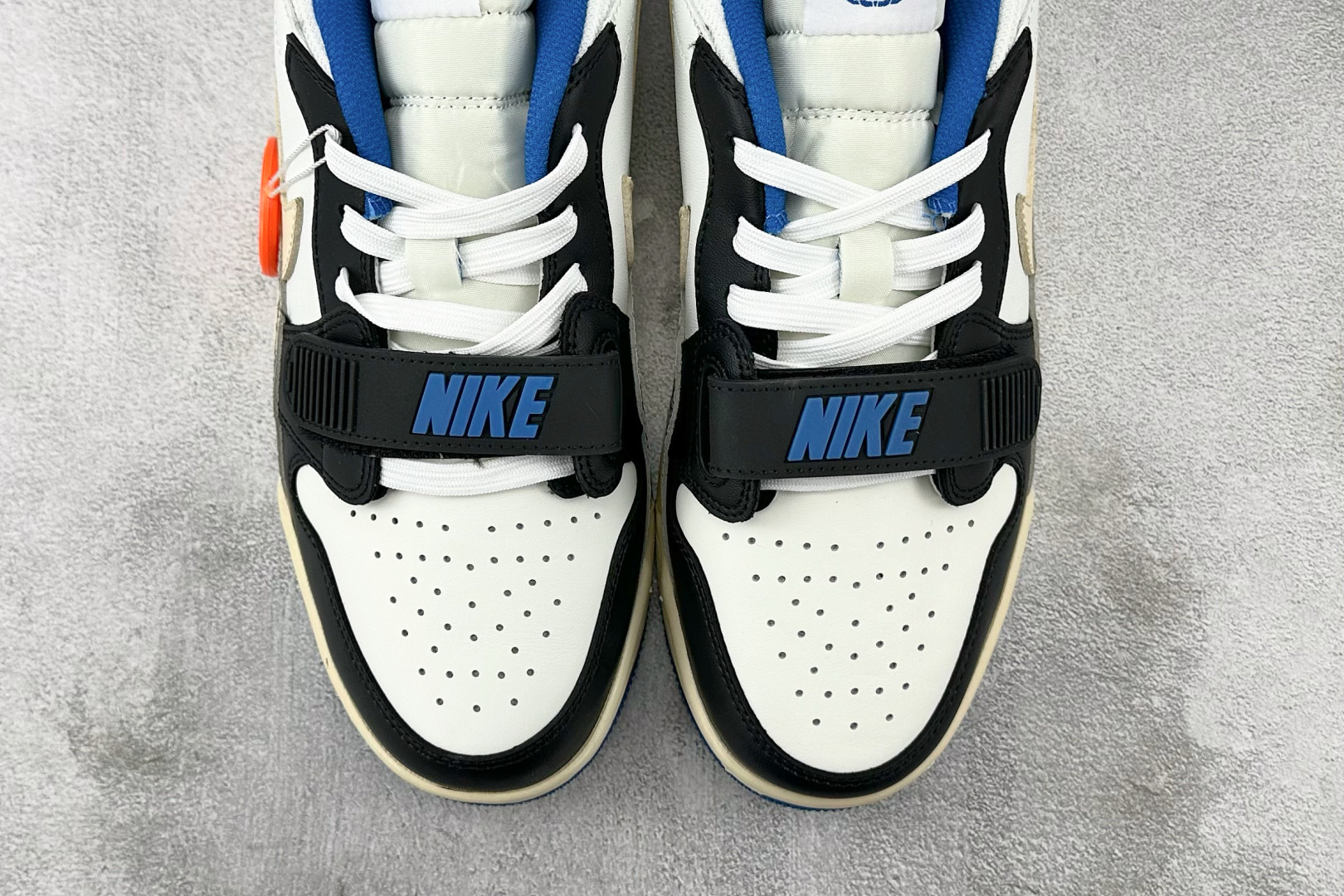 HJ 本地
Jordan Legacy 312 Air Jordan 黑蓝

货号：CD7069 165