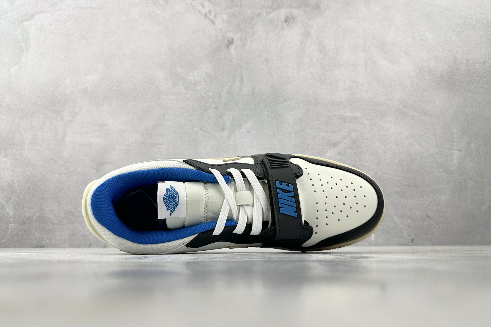 HJ 本地
Jordan Legacy 312 Air Jordan 黑蓝

货号：CD7069 165