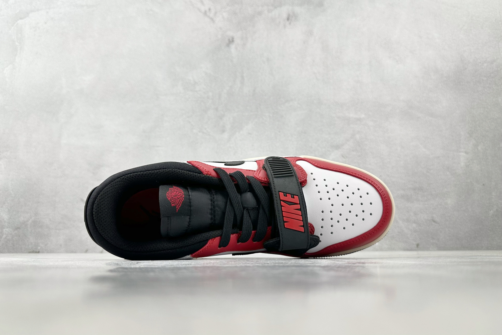 HJ 本地
Jordan Legacy 312 low 红白

货号：CD9054-106
尺码：36 