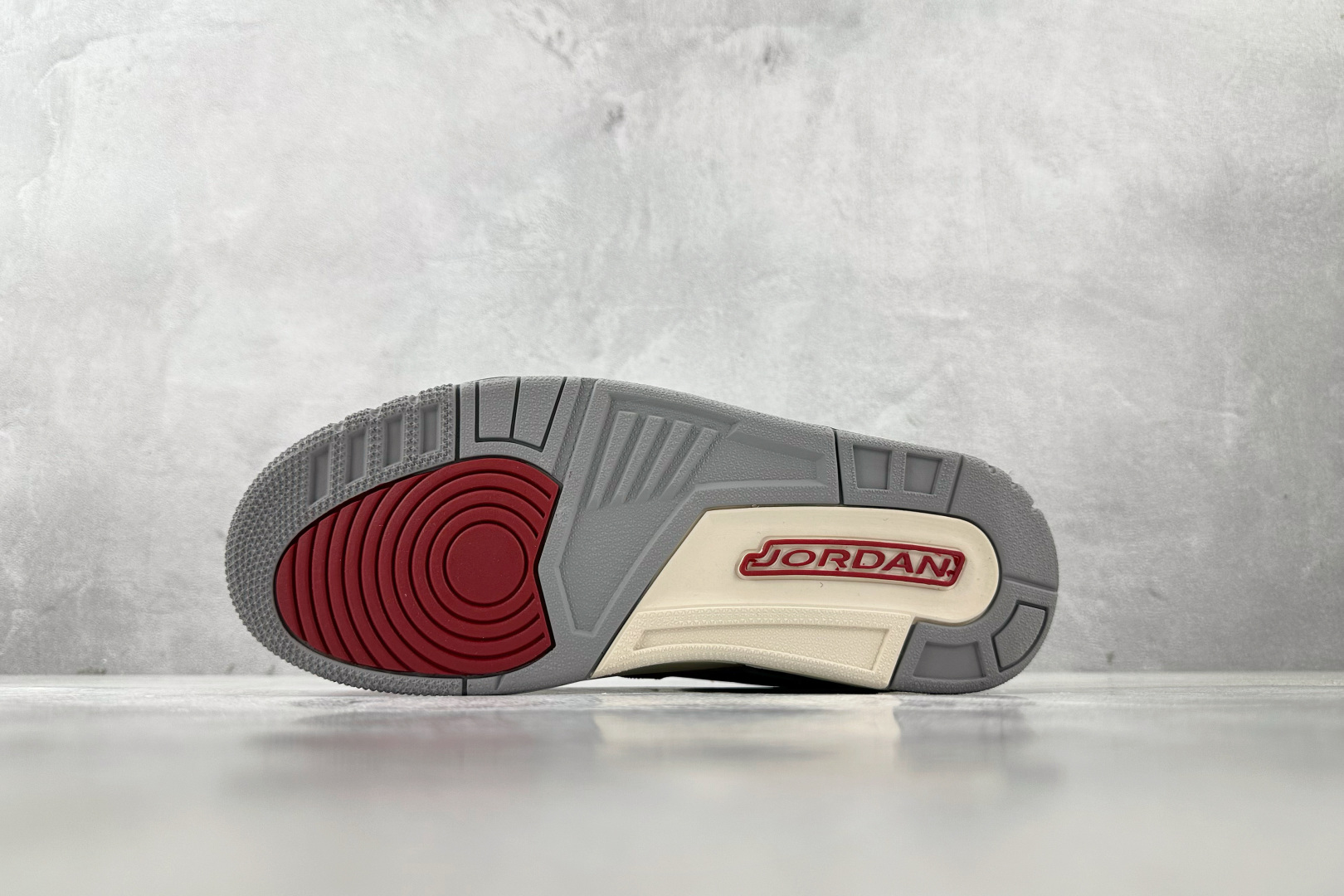HJ 本地
Jordan Legacy 312 low 红白

货号：CD9054-106
尺码：36 