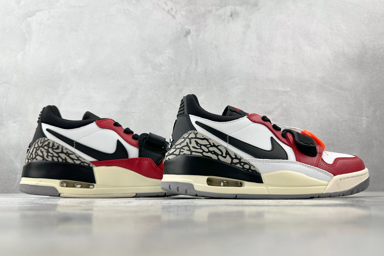 HJ 本地
Jordan Legacy 312 low 红白

货号：CD9054-106
尺码：36 