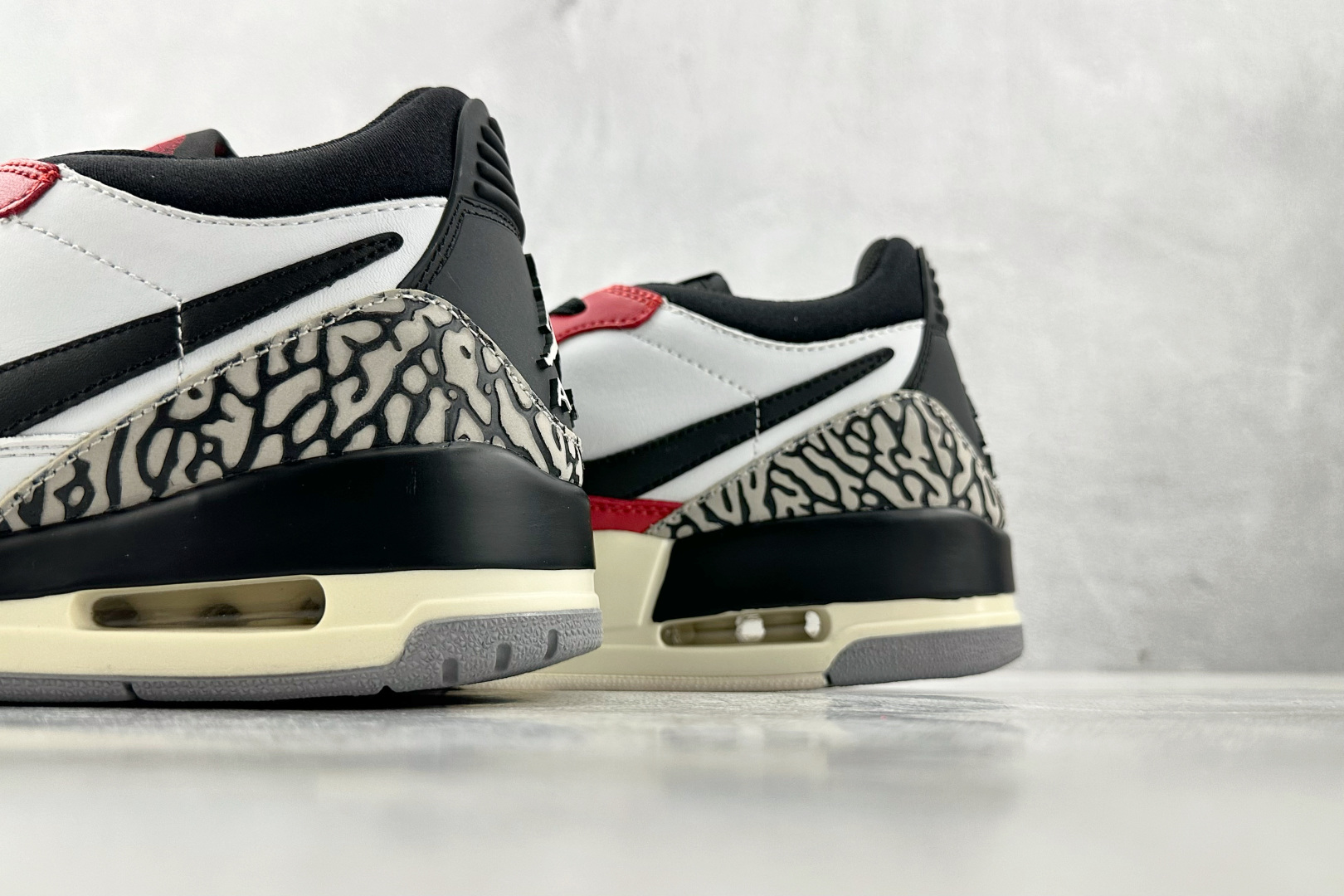HJ 本地
Jordan Legacy 312 low 红白

货号：CD9054-106
尺码：36 