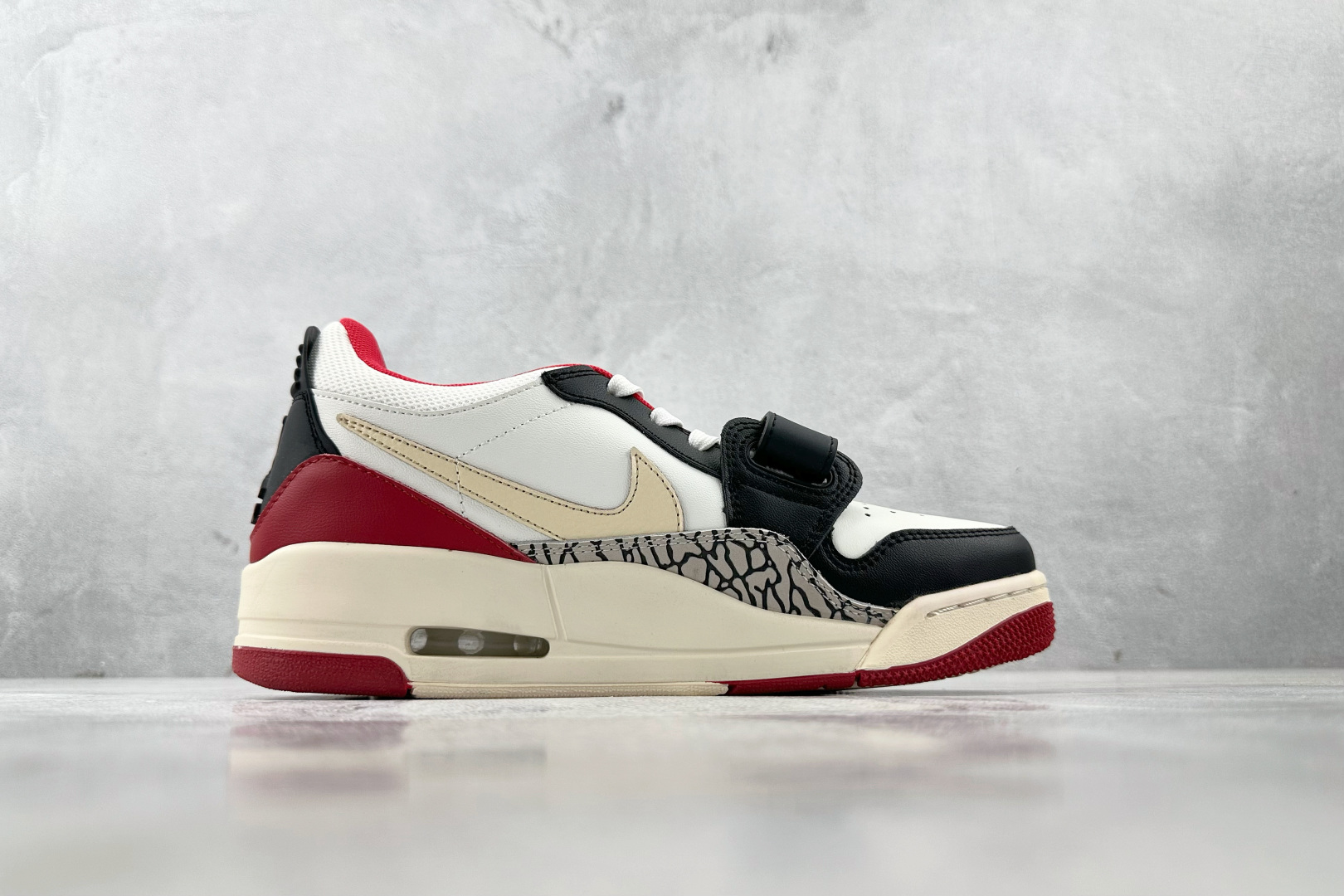 HJ 本地
Jordan Legacy 312 low 黑红色

货号：CD7069 162
尺码：36