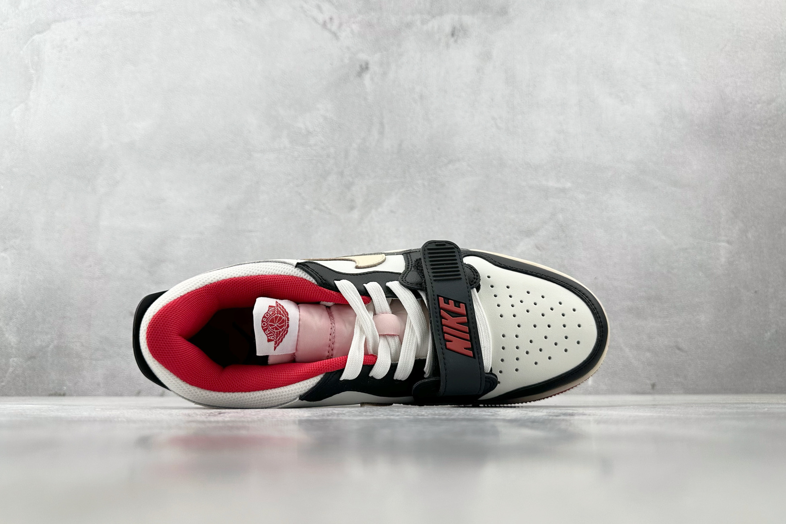 HJ 本地
Jordan Legacy 312 low 黑红色

货号：CD7069 162
尺码：36