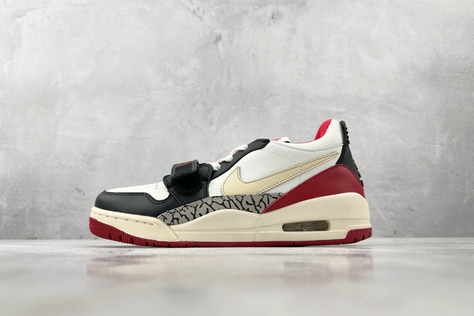 HJ 本地
Jordan Legacy 312 low 黑红色

货号：CD7069 162
尺码：36