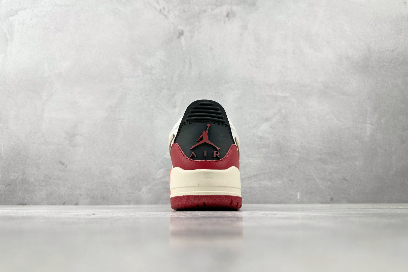 HJ 本地
Jordan Legacy 312 low 黑红色

货号：CD7069 162
尺码：36