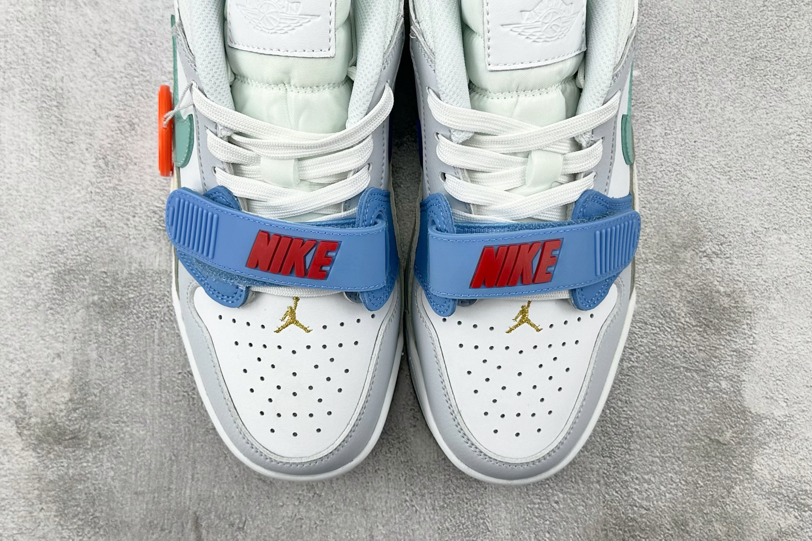HJ 本地
Jordan Legacy 312 low 灰蓝

货号：FN8896-131
尺码：36 