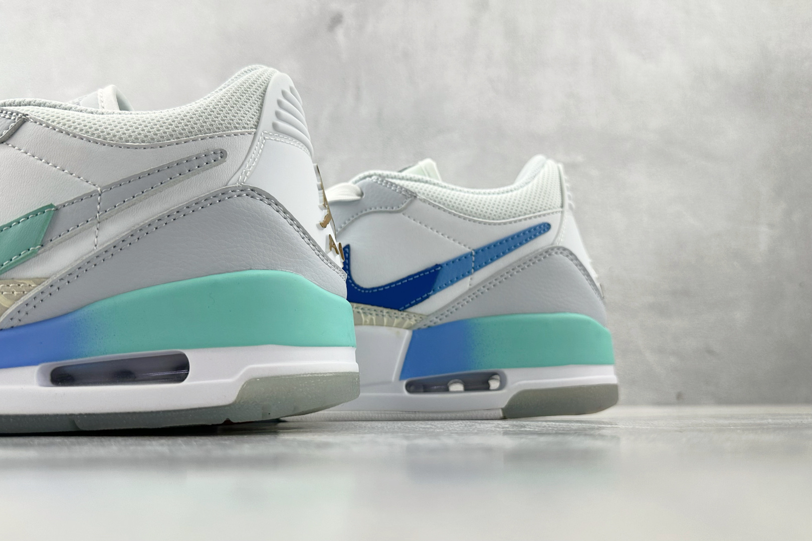 HJ 本地
Jordan Legacy 312 low 灰蓝

货号：FN8896-131
尺码：36 