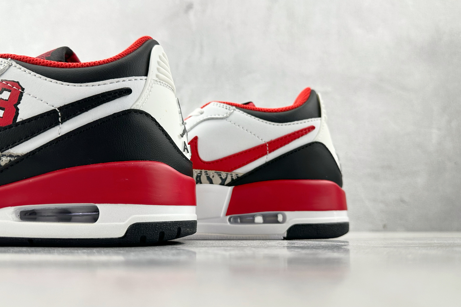 HJ 本地
Jordan Legacy 312 low 白黑红

货号：FJ7221-101
尺码：36
