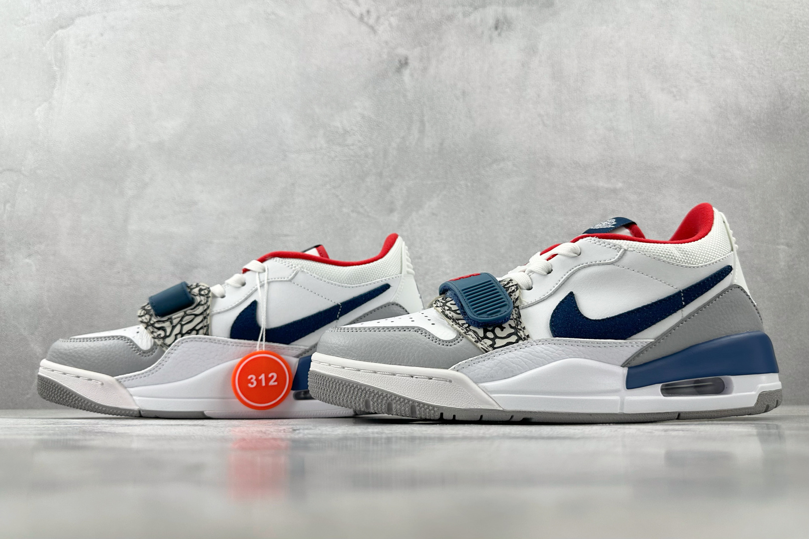 HJ 本地
Jordan Legacy 312 low 白蓝色

货号：CD9054-104
尺码：36