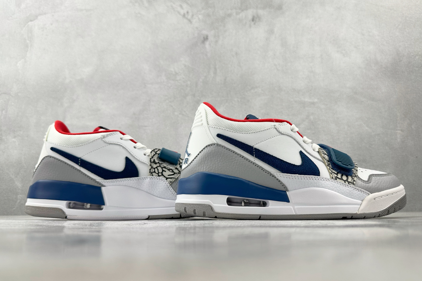 HJ 本地
Jordan Legacy 312 low 白蓝色

货号：CD9054-104
尺码：36