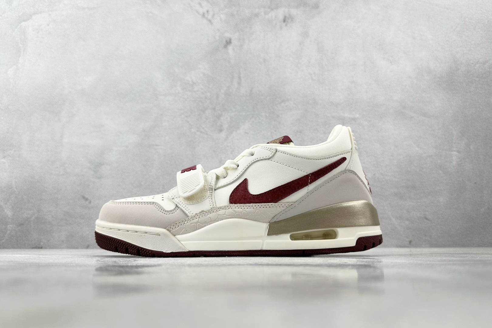 HJ 本地
Jordan Legacy 312 Year Of The Snake“蛇年限定”CNY 米