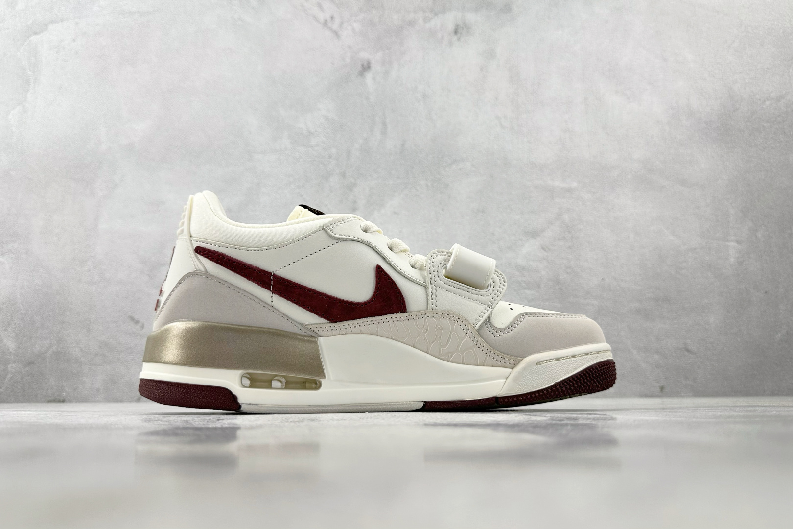 HJ 本地
Jordan Legacy 312 Year Of The Snake“蛇年限定”CNY 米