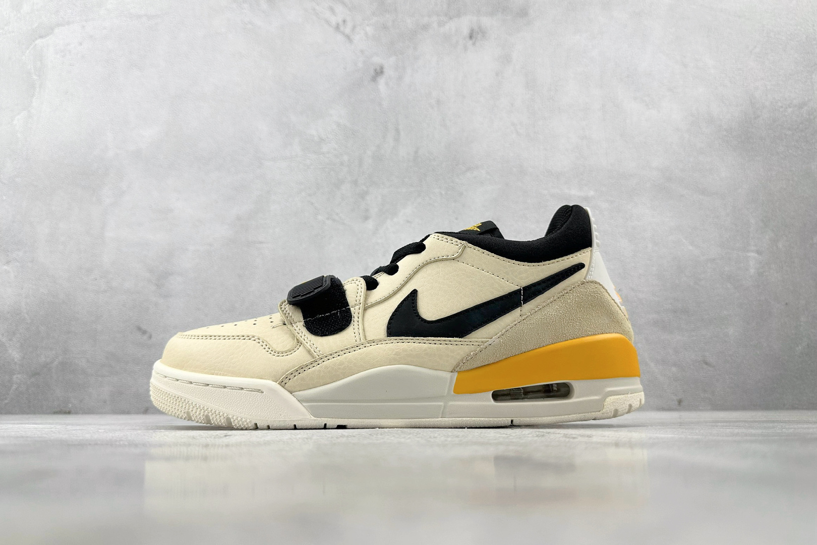 HJ 本地
Jordan Legacy 312 low pale vanilla橘黑色

货号：CD70