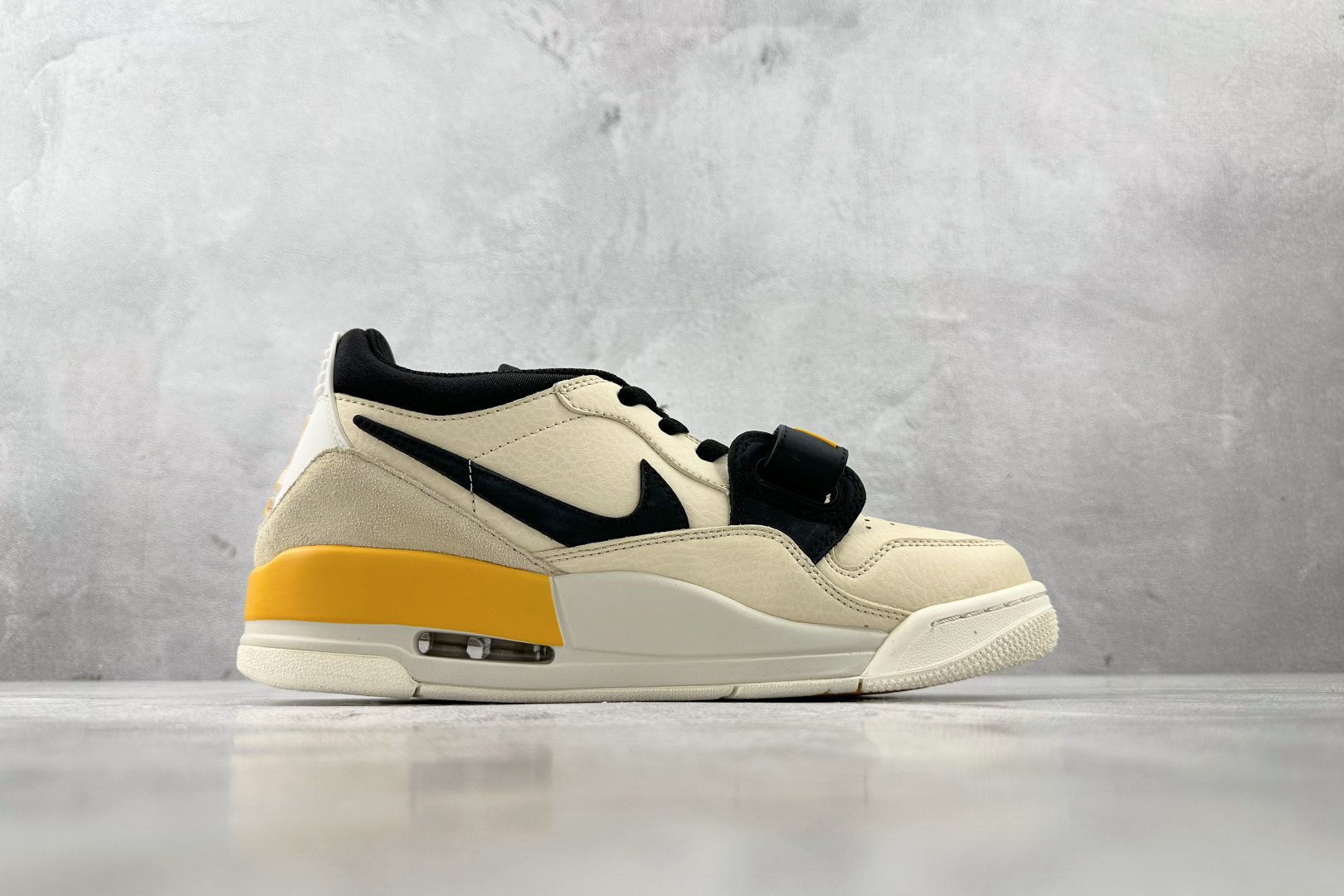 HJ 本地
Jordan Legacy 312 low pale vanilla橘黑色

货号：CD70