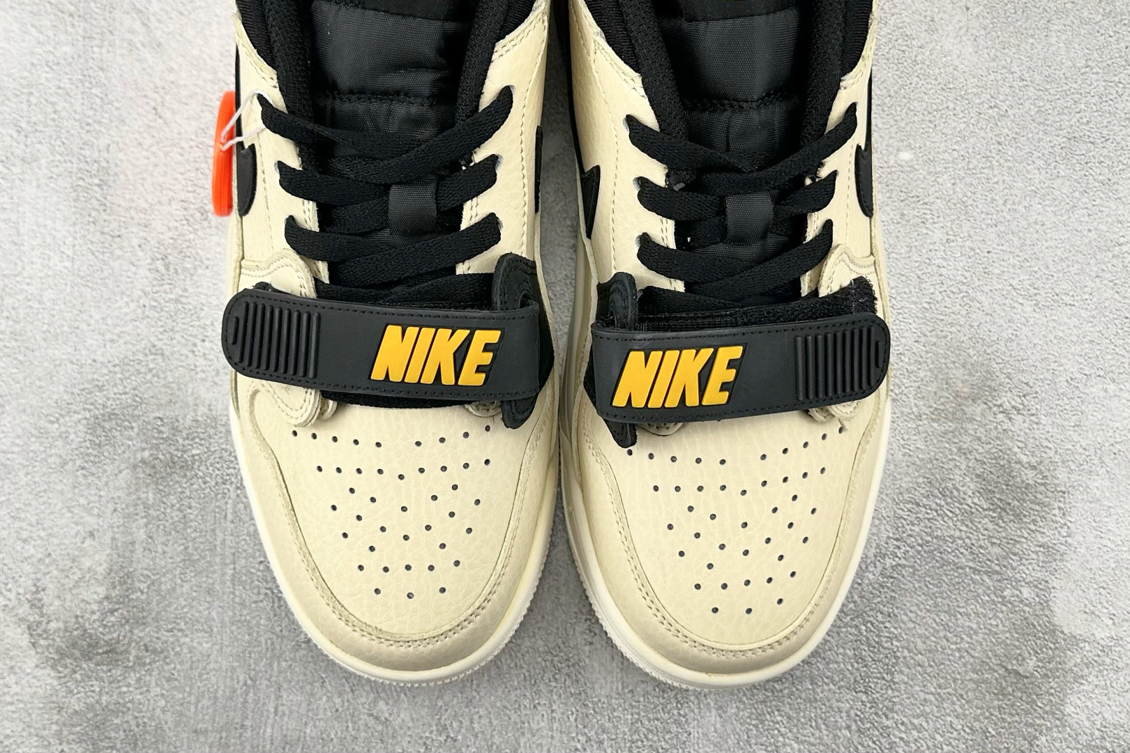 HJ 本地
Jordan Legacy 312 low pale vanilla橘黑色

货号：CD70