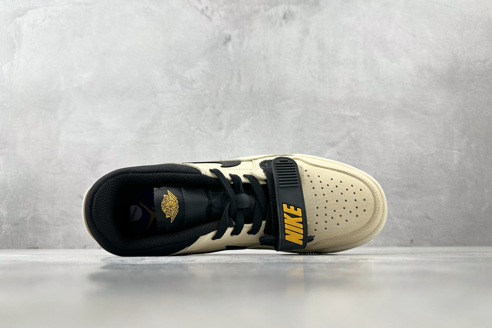 HJ 本地
Jordan Legacy 312 low pale vanilla橘黑色

货号：CD70