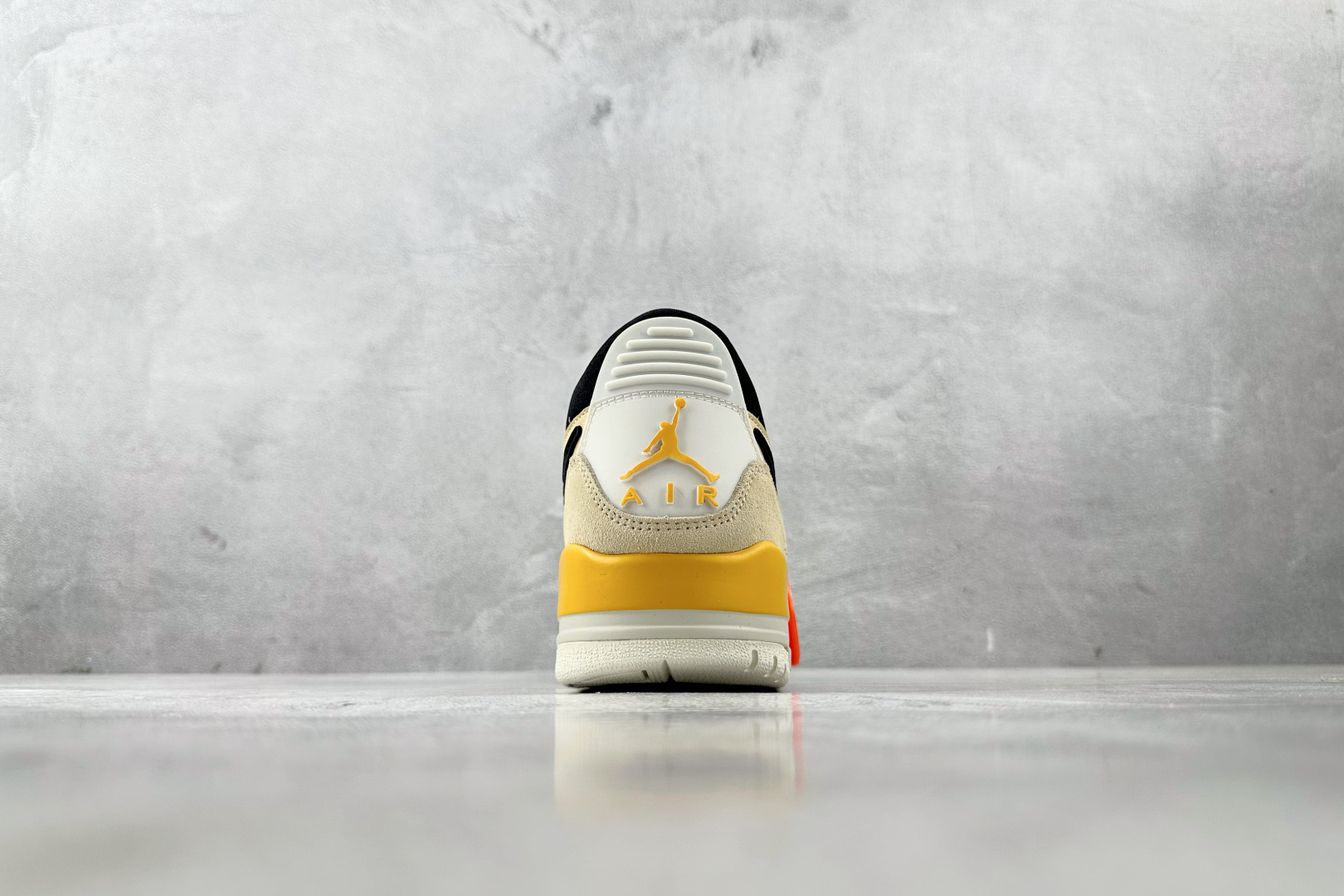HJ 本地
Jordan Legacy 312 low 黄黑

货号：CD9054-200
尺码：36 