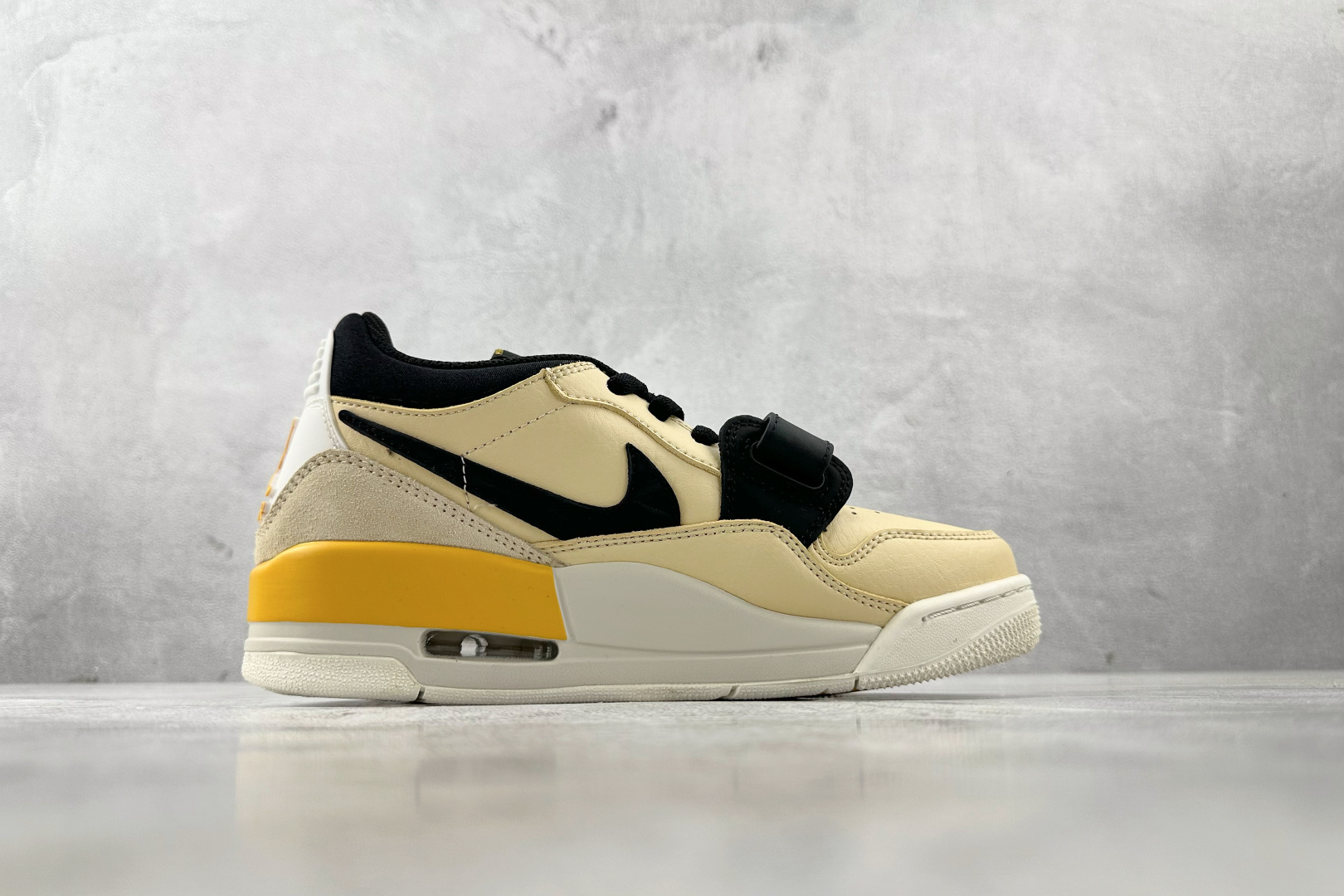 HJ 本地
Jordan Legacy 312 low 黄黑

货号：CD9054-200
尺码：36 