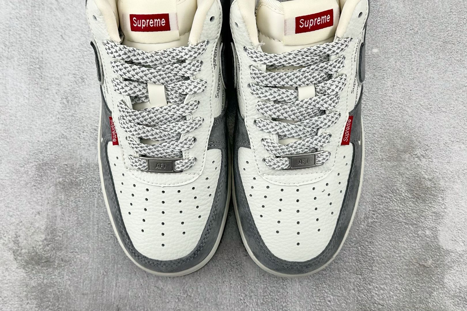 XC特价 本地
Nike Air Force 1'07  Supreme 联名 灰白

货号：CH633